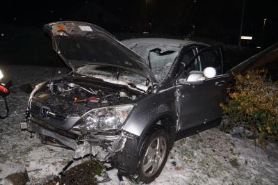 Faurndau: PKW kommt von Fahrbahn ab und landet im Garten