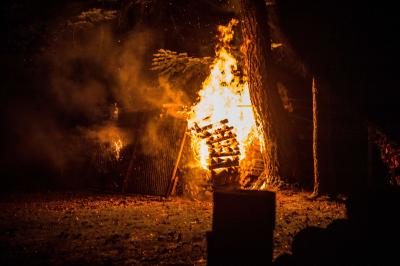 Ueberregionale Serie von Holzstapelbraenden aufgeklaert - 38-jaehriger deutscher Tatverdaechtiger in Untersuchungshaft