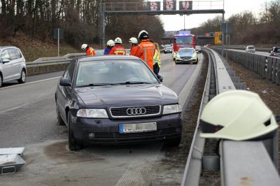 Leinfelden-Echterdingen: Pkw kracht in Leitplanke