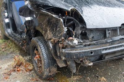 Koenigsbach-Stein: schwerer Verkehrsunfall auf der L611 - zwei schwer Verletzte Person