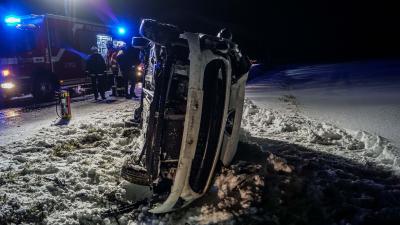 Deckenpfronn: PKW geraet nach Windboe in Gegenverkehr