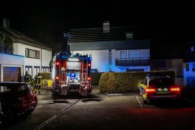 Plochingen: Holzstapel brannte an Haus