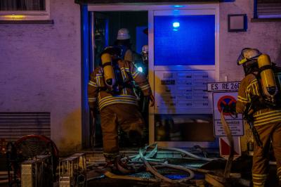 Esslingen-Krummenacker: Wohnungsvollbrand fordert mehrere Verletzte