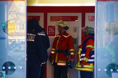 Neuffen: Unbekannter Geruch aus der Bank ruft Feuerwehr auf den Plan