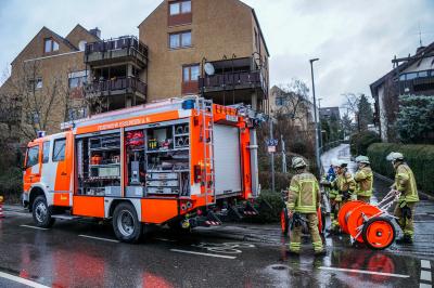 Esslingen-Serach: Heisses Fett in der Kueche loest Feuerwehreinsatz aus - mehrere Verletzte