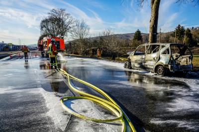 Ebersbach a. d. Fils: Pkw in Flammen - Fahrer alkoholisiert