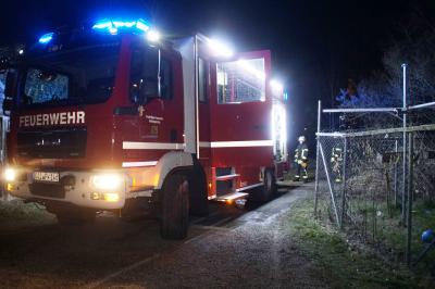 Vaihingen-Enz: Gartenhuettenvollbrand - Feuerwehr mit Grossaufgebot