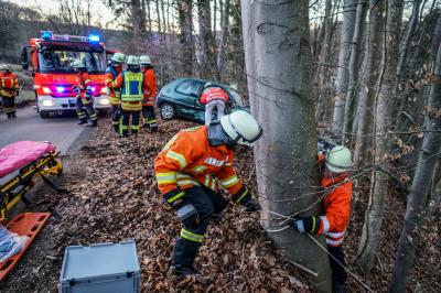 Uhingen-Baiereck: Alarmuebung fordert fuenf Feuerwehren aus zwei Landkreisen und mehrere Einheiten von DRK, Malteser und THW