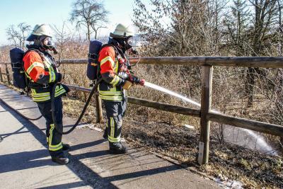 Schoenaich: Groesserer Flaechenbrand am Rand von Schoenaich
