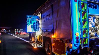 Rutesheim: PKW faengt auf der Autobahn Feuer