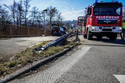 Remshalden-Geradstetten: Berufsschueler landet mit Pkw neben der Strasse