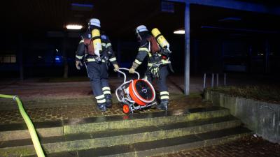 Sindelfingen: Brand in Sammelunterkunft loesst Grosseinsatz der Rettungskraefte aus