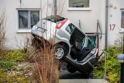 Schorndorf-Haubersbronn: Gas und Bremse verwechselt? Seniorin landet mit Pkw im Hauseingang