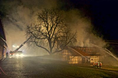 Ellwangen: Historische Scheune geht in Flammen auf