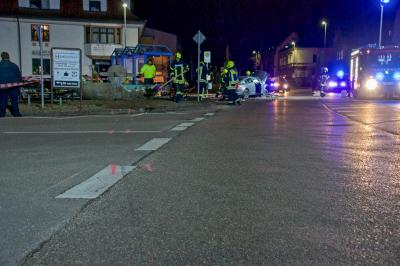 Giengen a. d. Brenz: Alkoholisierter Autofahrer schleudert in Bushaltestelle