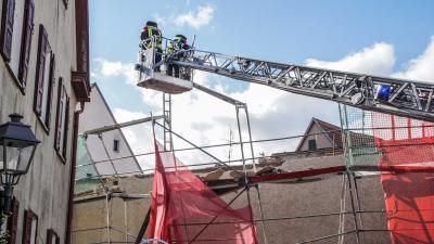 Weil der Stadt - Merklingen: Baugeruest droht einzustuerzen