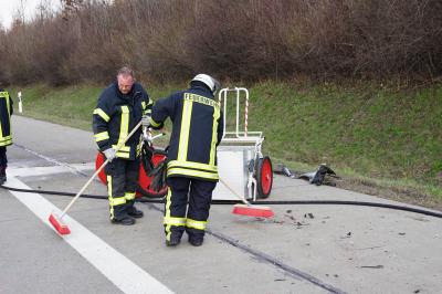 A8 Aichelberg: Schwerer Verkehrsunfall auf der Autobahn endet Toedlich - 7 Km Stau