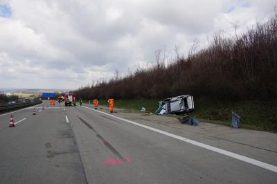 A8 Aichelberg: Schwerer Verkehrsunfall auf der Autobahn endet Toedlich - 7 Km Stau