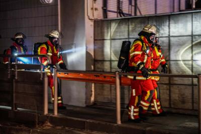 Filderstadt-Bernhausen: 150 Einsatzkraefte ueben im Flughafentunnel B312 den Ernstfall