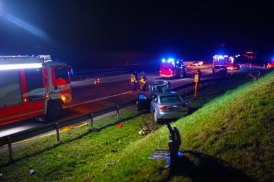 Neuhausen: Unfall auf der A8 am fruehen Morgen fordert Verletzte