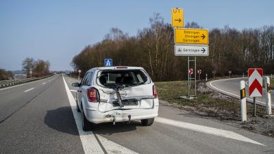 Gaertringen: Motorradfahrer kracht ins Heck von PKW - Rettungshubschrauber im Einsatz
