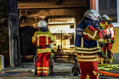 Denkendorf: Fraesmaschine in Brand geraten 