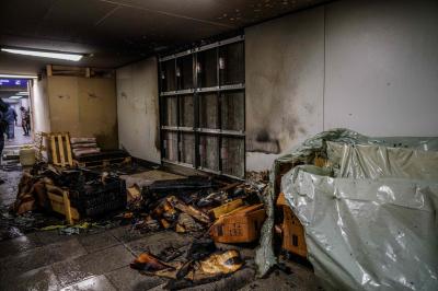 Esslingen: Paletten und Baumaterial brannten in Bahnunterfuehrung