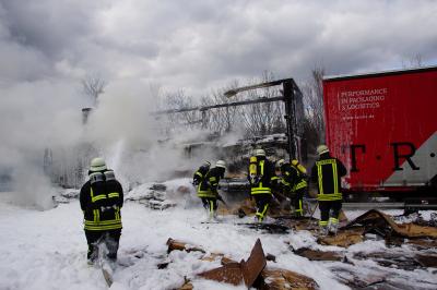 Gruibingen/A8: LKW brannte auf der Autobahn - Vollsperrung