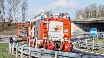Boeblingen-Hulb: LKW mit Strahl umgekippt- laengere Bergung