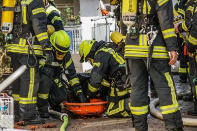 Urbach: 1 Toter - Gebaeude in Vollbrand - mehrere Verletzte, 1 Person vermisst - Rettungshubschrauber im Einsatz