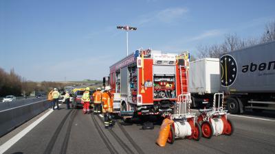 Stuttgart-Feuerbach: Zwei Auffahrunfaelle kurz hinter einander sorgen fuer Stau 