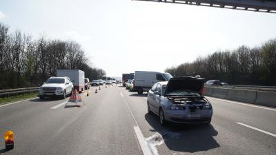 Stuttgart-Feuerbach: Zwei Auffahrunfaelle kurz hinter einander sorgen fuer Stau 