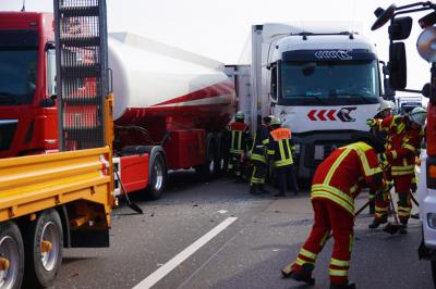 Neuhausen: Langer Stau nach Lkw-Crash 
