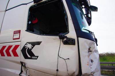 Neuhausen: Langer Stau nach Lkw-Crash 