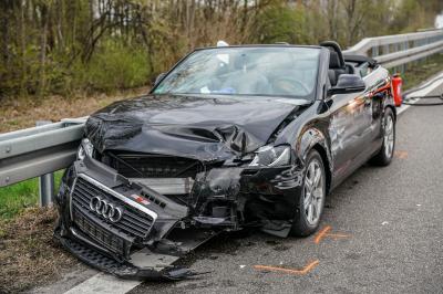 Filderstadt: Pkw verursacht mehrere Unfaelle - Rettungshubschrauber im Einsatz 