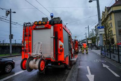 Esslingen: Brand von Baumaterial auf dem Dach