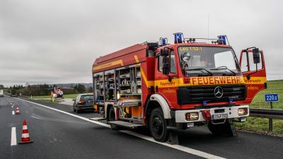 Rutesheim: Transporter kracht in zwei Fahrzeuge der Autobahnmeisterei 