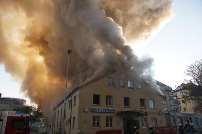 Schorndorf: Grosseinsatz bei Gebaeudebrand - 5 Verletzte
