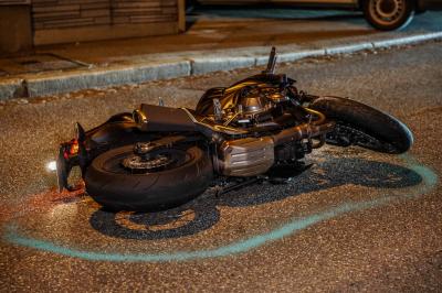 Motorradfahrer verstorben! Fellbach: Motorradfahrer und Sozius schwer verletzt