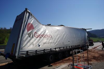 Gruibingen: Schwerer LKW Unfall auf der A8 - Langer Stau