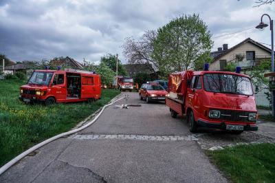 Ebersbach-Krapfenreut: Stroh brannte bei einer Scheune - Feuerwehr verhindert schlimmeres