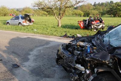 Leonberg : Schwerer Frontalzusammenstoss fordert ein Todesopfer und mehrere Verletzte 