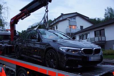 Bad Boll: Gas und Bremse verwechselt - PKW landet im Hof