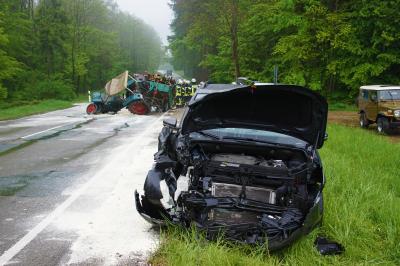 Winterbach: Misslungenes Ueberholmanoever fordert verletzten Traktorfahrer