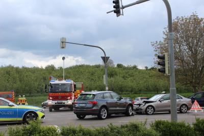 Mundelsheim : Frontalzusammenstoss an Ampel 1 verletzte Person