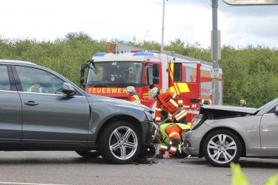 Mundelsheim : Frontalzusammenstoss an Ampel 1 verletzte Person