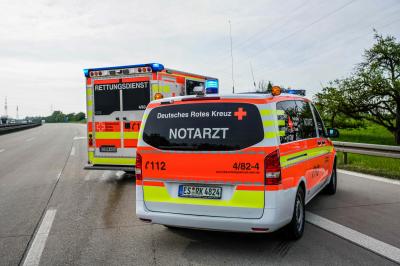 Wendlingen: Unfall mit Bus sorgt fuer Stau 
