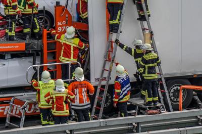 Wendlingen: Stundenlange Sperrung nach Lkw-Auffahrunfall