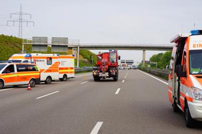 Wendlingen: Auffahrunfall zwischen vier Lkw fordert mehrere zum Teil schwerst Verletzte