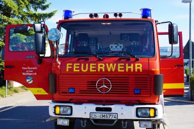 Wendlingen: Bagger geraet in Brand